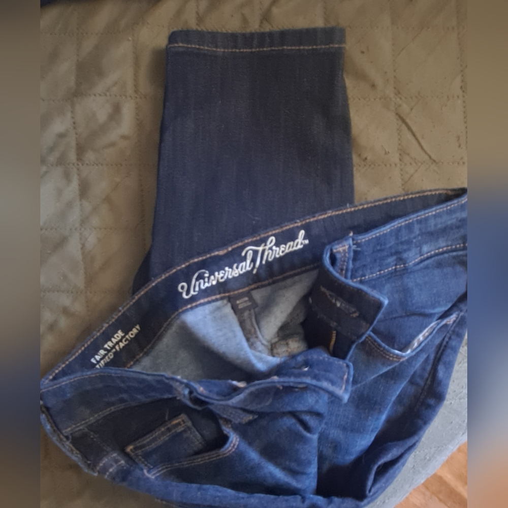 Size 4 Universal Thread Jeans